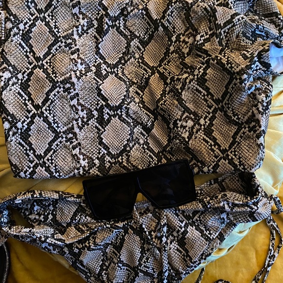 Brand new two-piece swimsuit - Picture 3 of 5